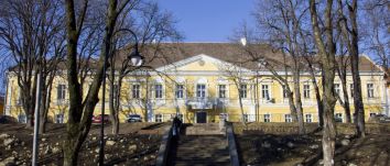 Fordított nap és felolvasás az ötvenéves sepsiszentgyörgyi könyvtárban 